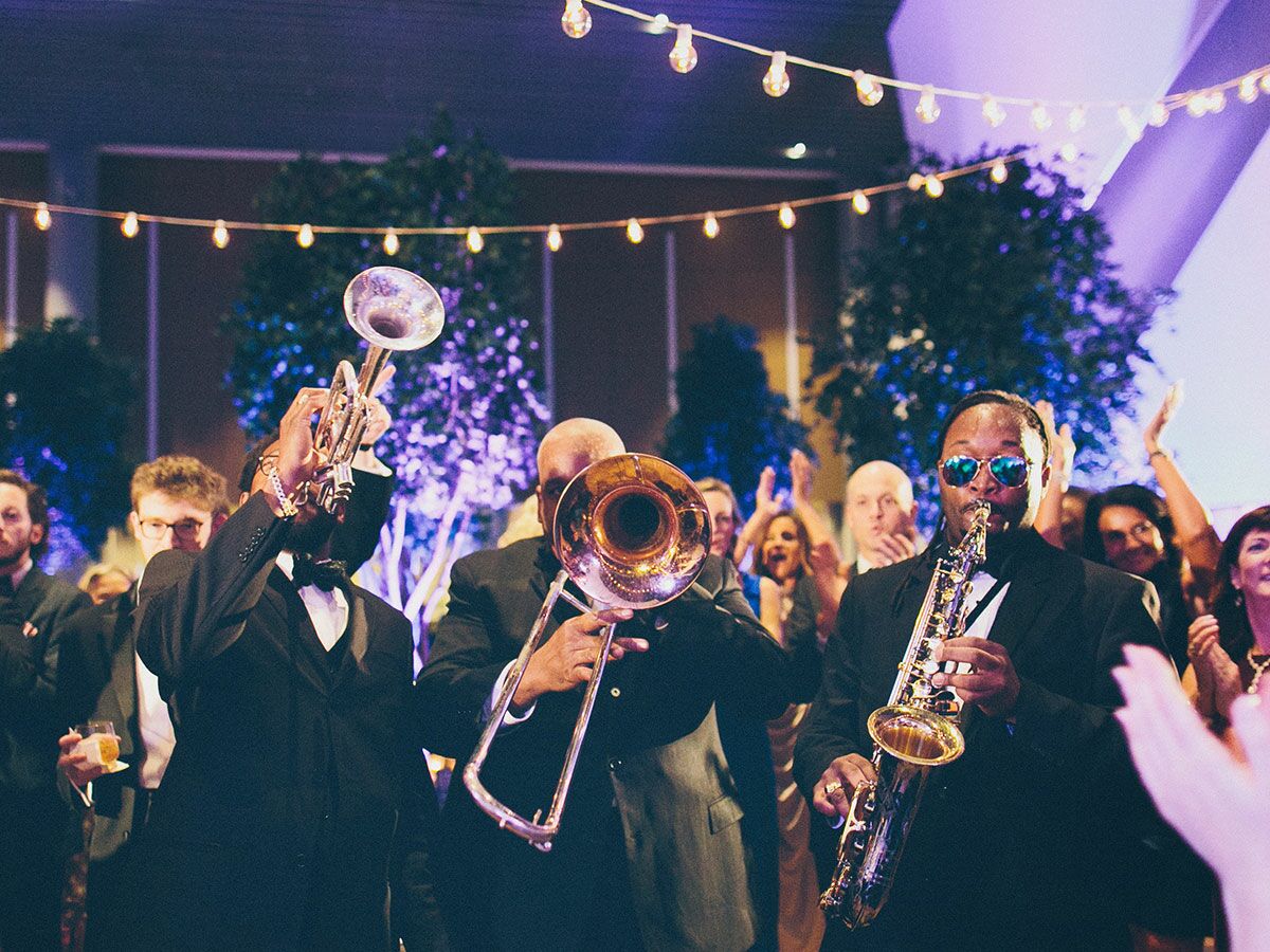 Trying to Book a Wedding Band? Here’s a Guide on How Not to Go Wrong!