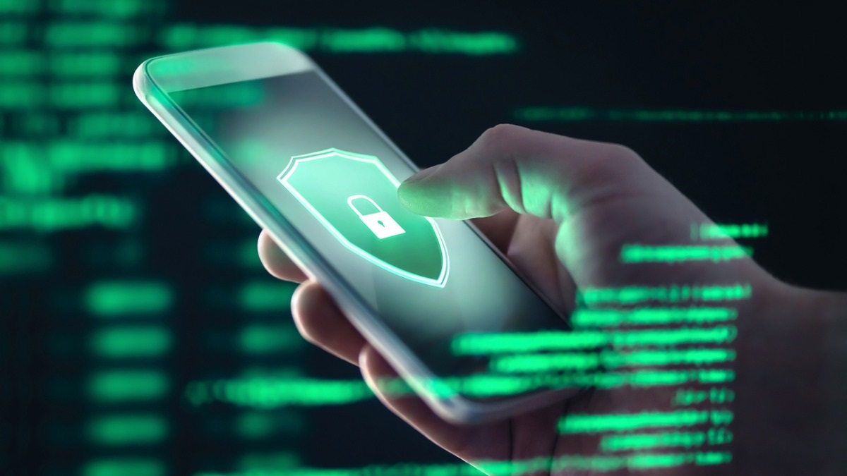 What are the best practices in which organisations should indulge to develop secure mobile applications?