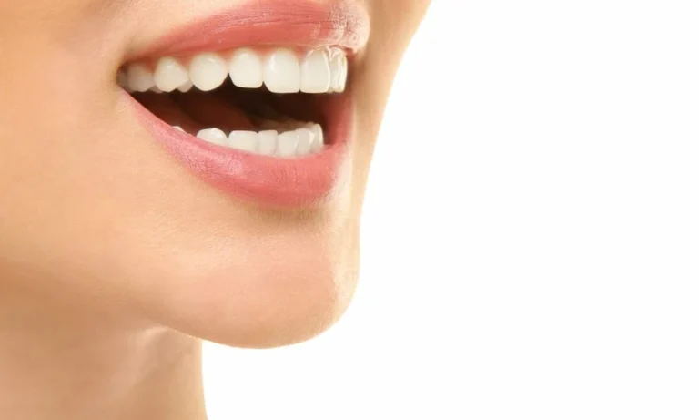 3 Signs You Could Benefit From Cosmetic And Restorative Dentistry